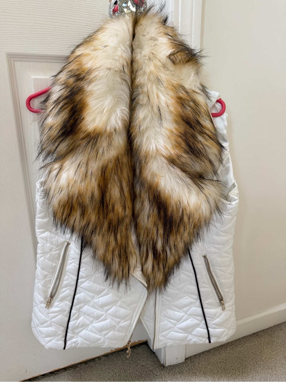 Juicy Couture White Quilted Vest with Faux Fur Shawl Collar